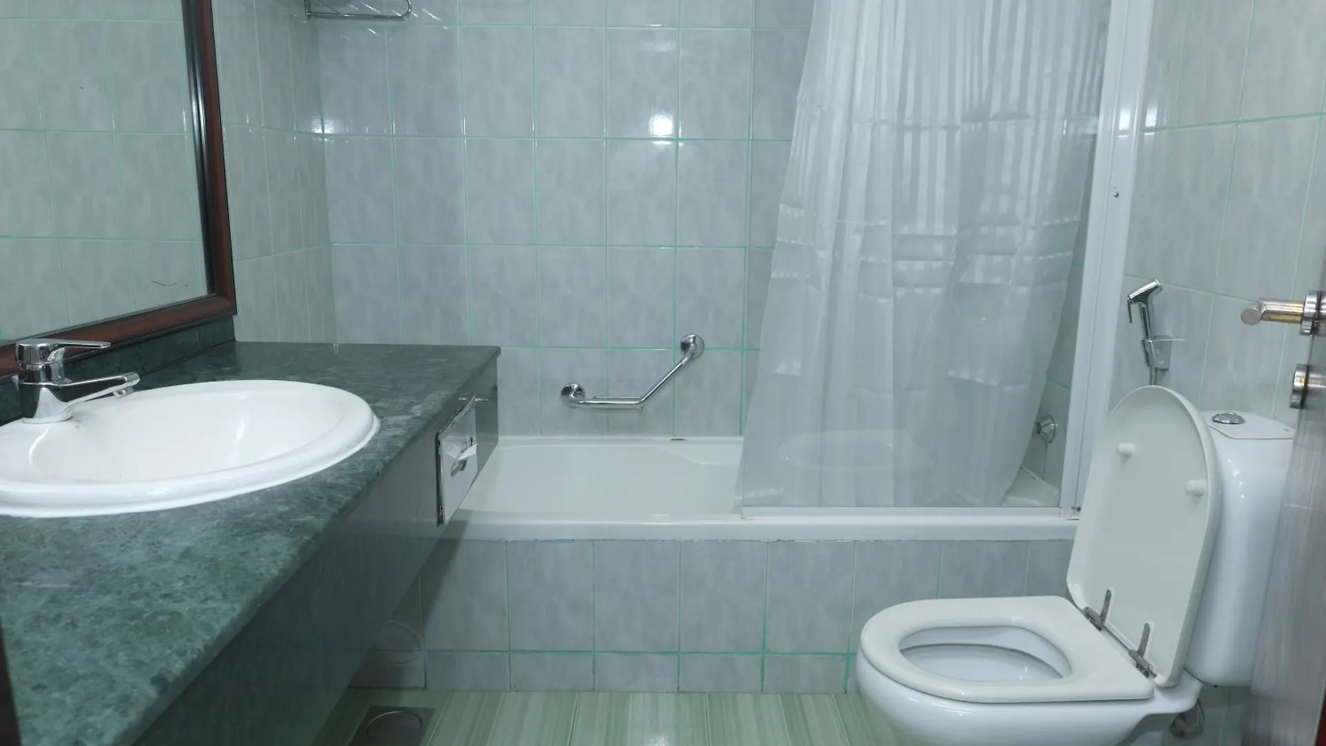 Claridge Hotel Dubai 3*,