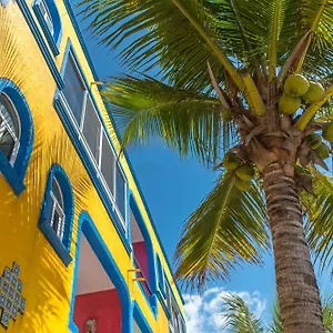 Отель Del Sol Beachfront